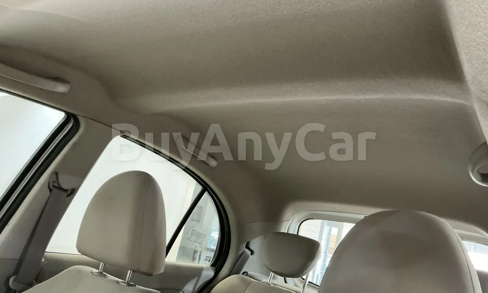 Vehicle photo 9