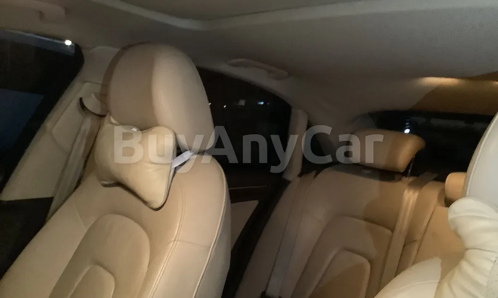 Vehicle photo 9