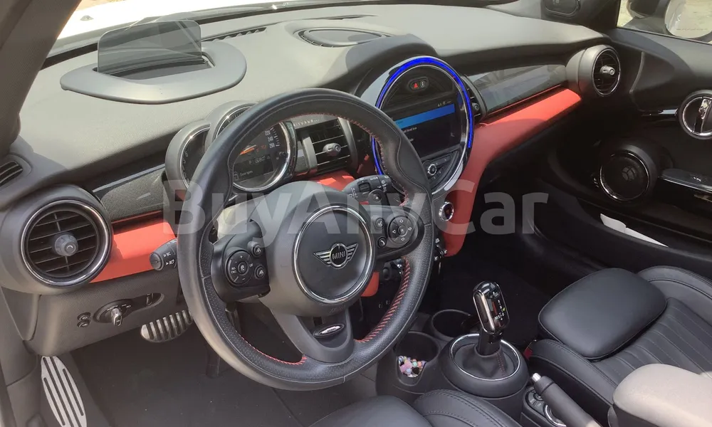 Vehicle photo 9