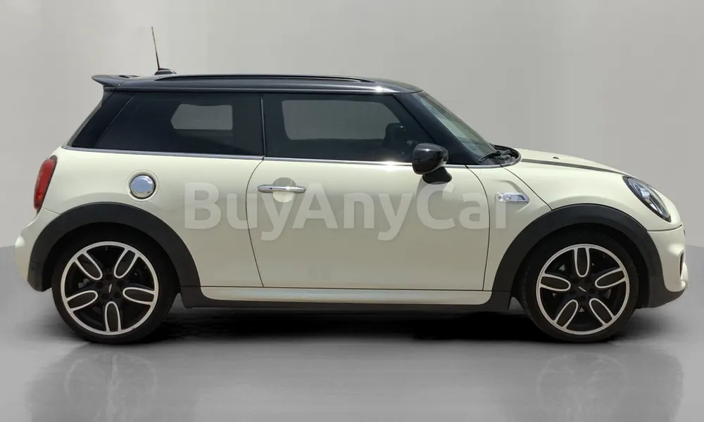 Vehicle photo 3