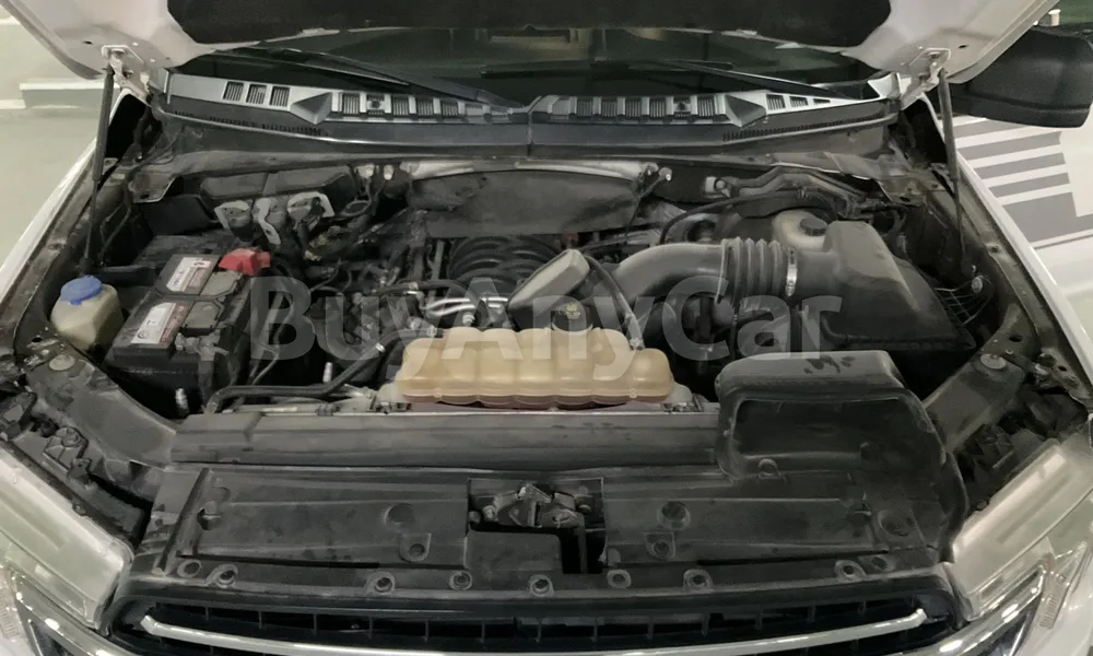 Vehicle photo 6