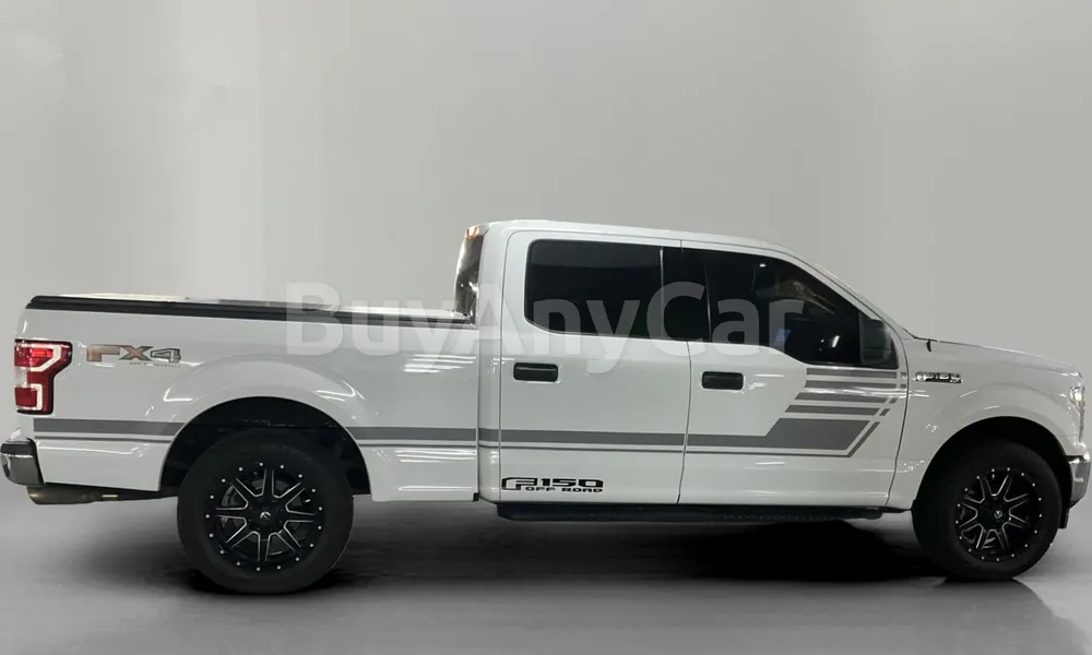 Vehicle photo 3