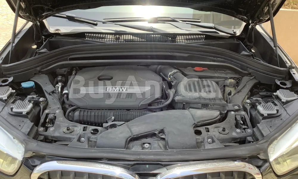 Vehicle photo 7