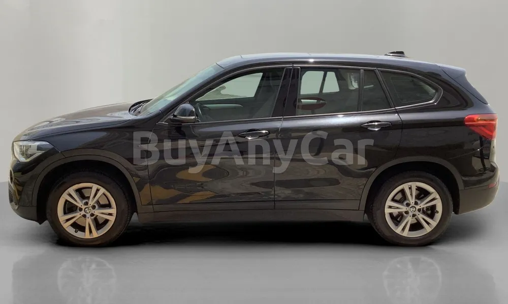 Vehicle photo 5