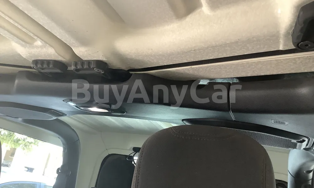 Vehicle photo 9