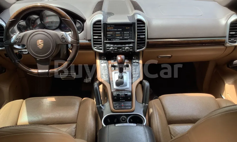 Vehicle photo 8