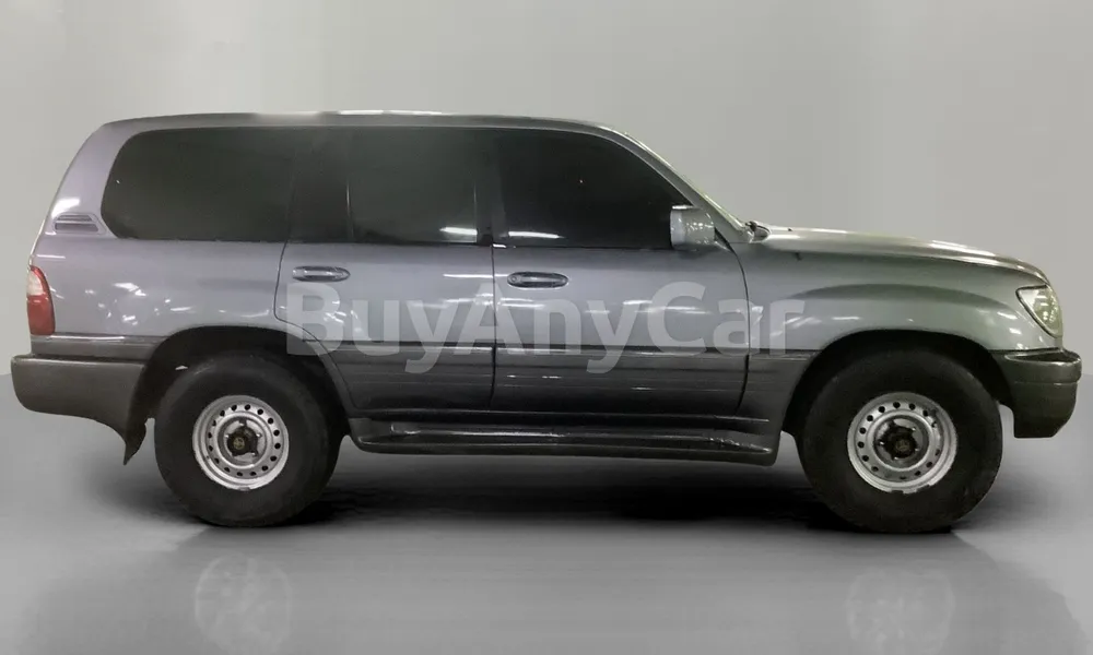 Vehicle photo 3