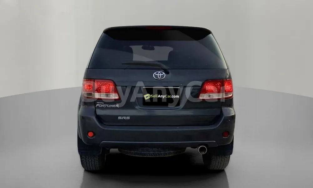 Vehicle photo 2