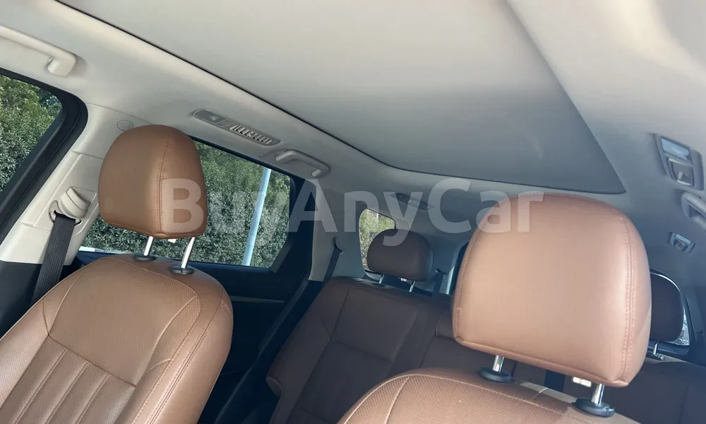 Vehicle photo 10