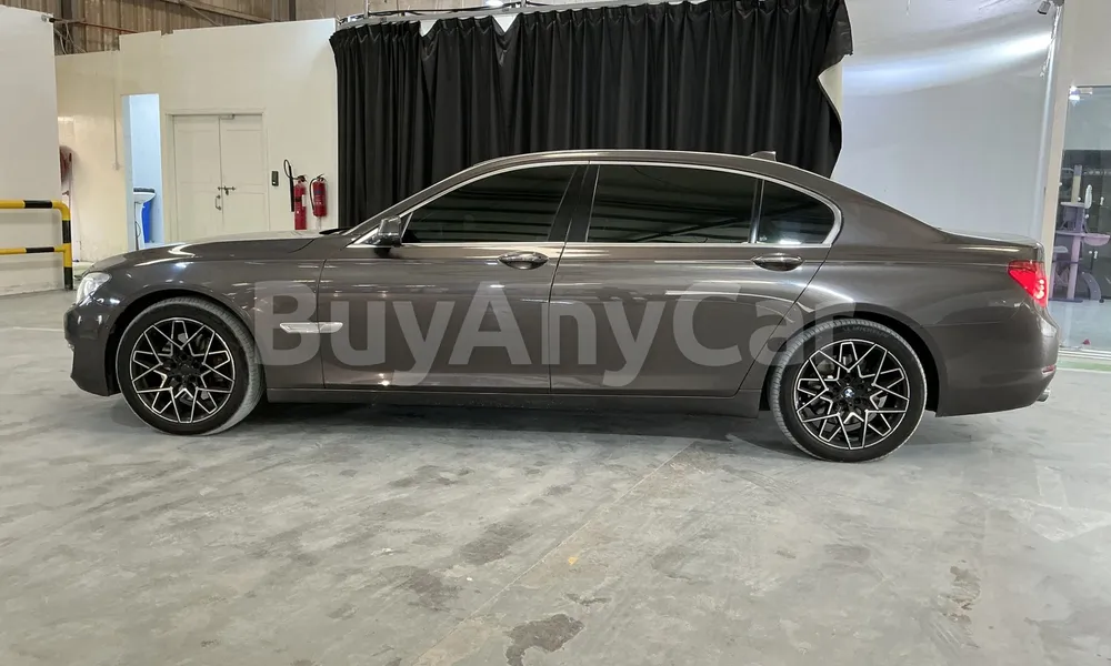 Vehicle photo 4