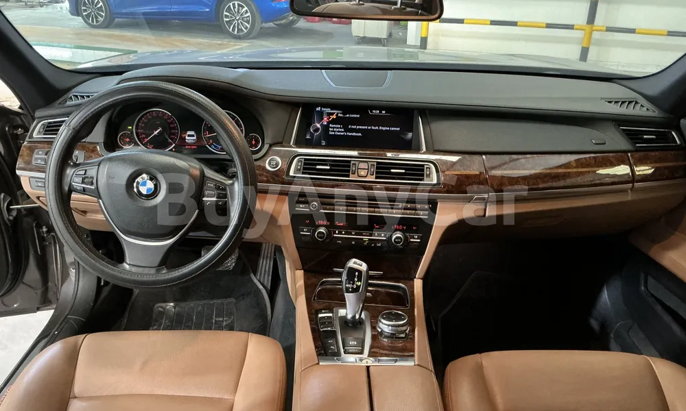 Vehicle photo 8