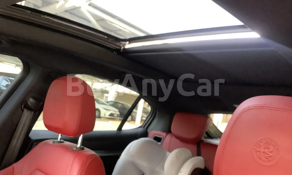 Vehicle photo 9