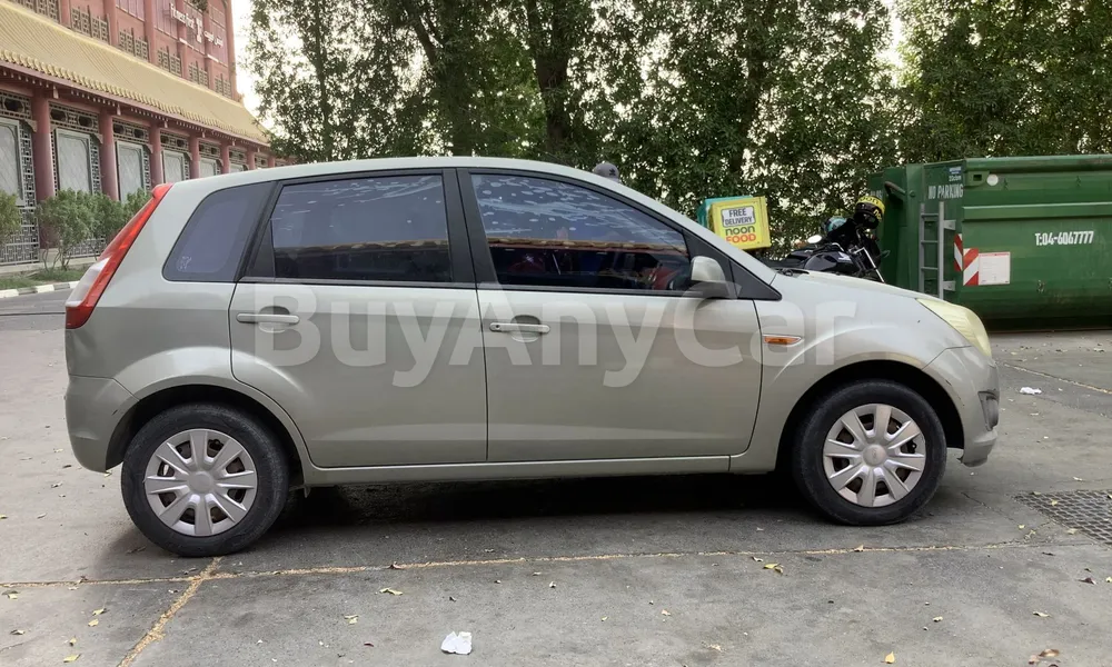 Vehicle photo 3
