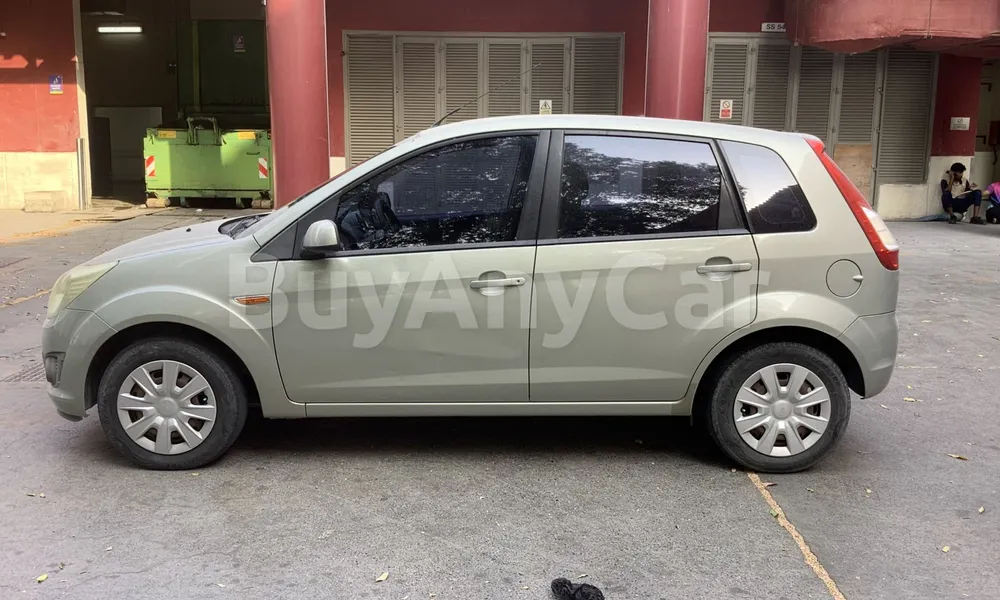 Vehicle photo 4