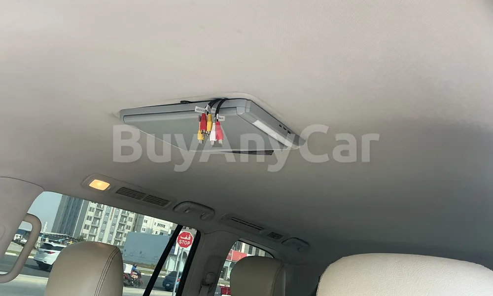 Vehicle photo 9