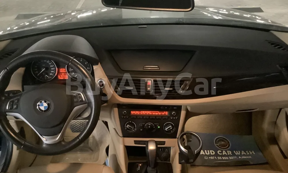 Vehicle photo 9