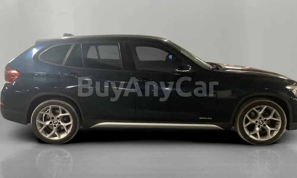 Vehicle photo 4