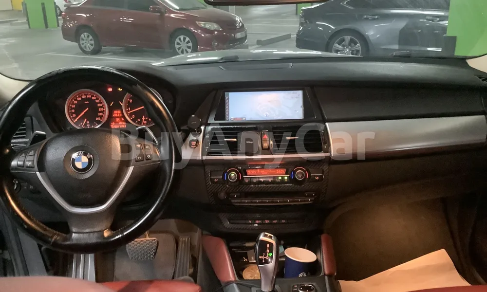 Vehicle photo 7