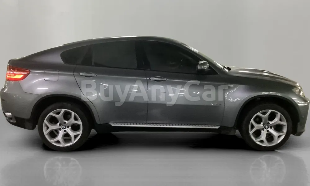 Vehicle photo 3
