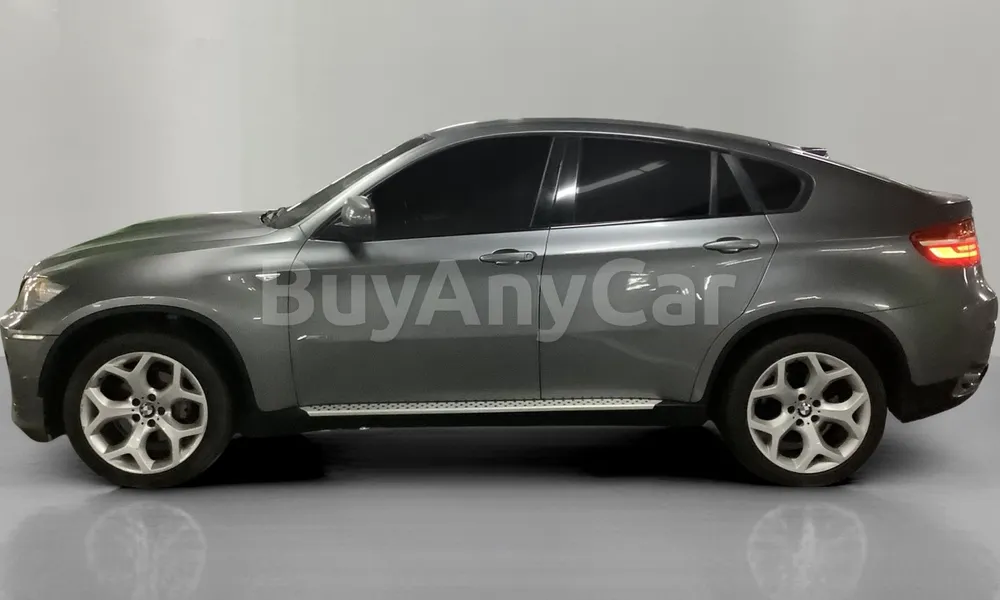 Vehicle photo 4