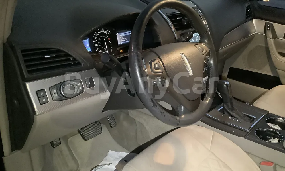 Vehicle photo 9
