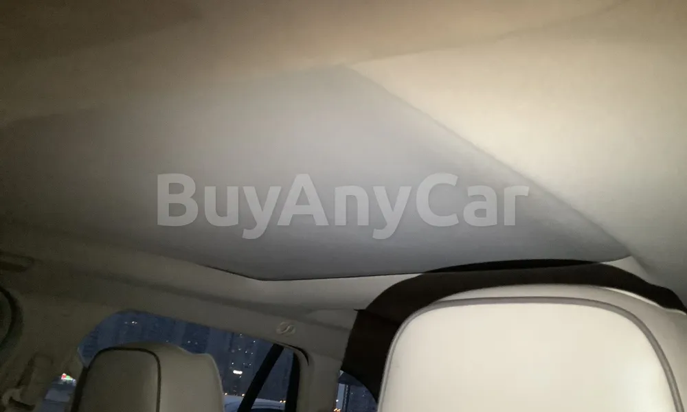 Vehicle photo 8