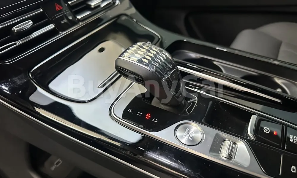 Vehicle photo 10