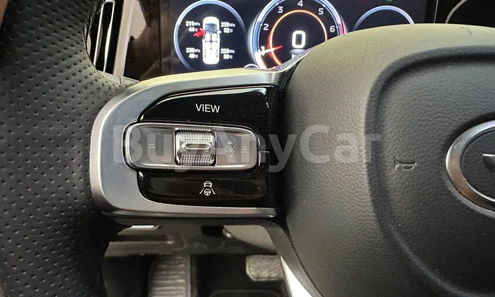 Vehicle photo 12