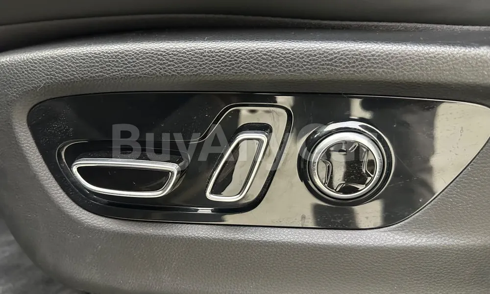 Vehicle photo 14