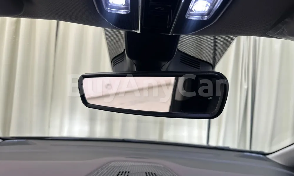 Vehicle photo 13