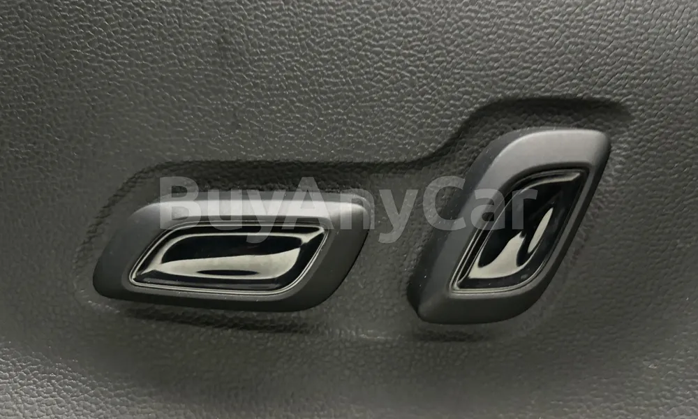 Vehicle photo 13