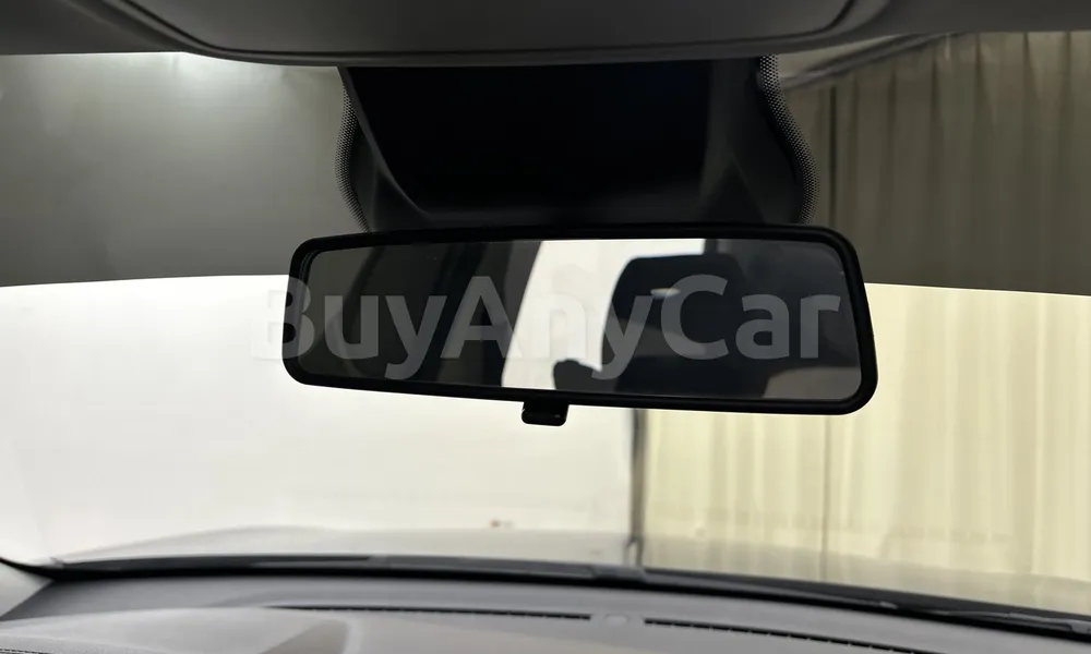 Vehicle photo 12