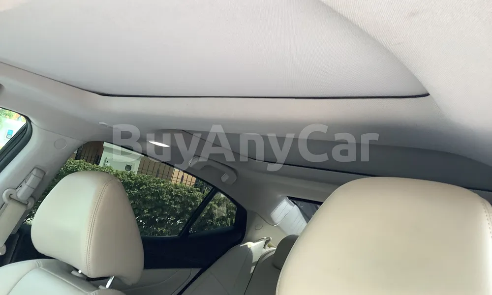 Vehicle photo 8