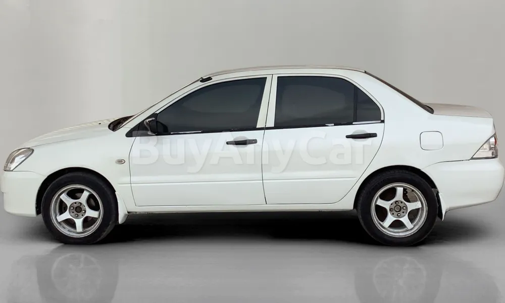Vehicle photo 4