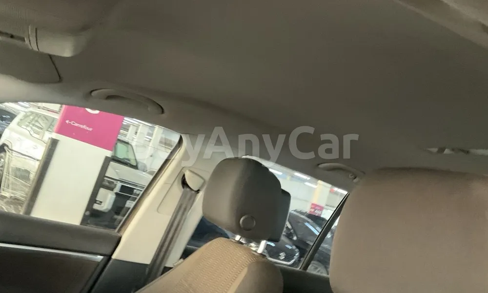 Vehicle photo 9