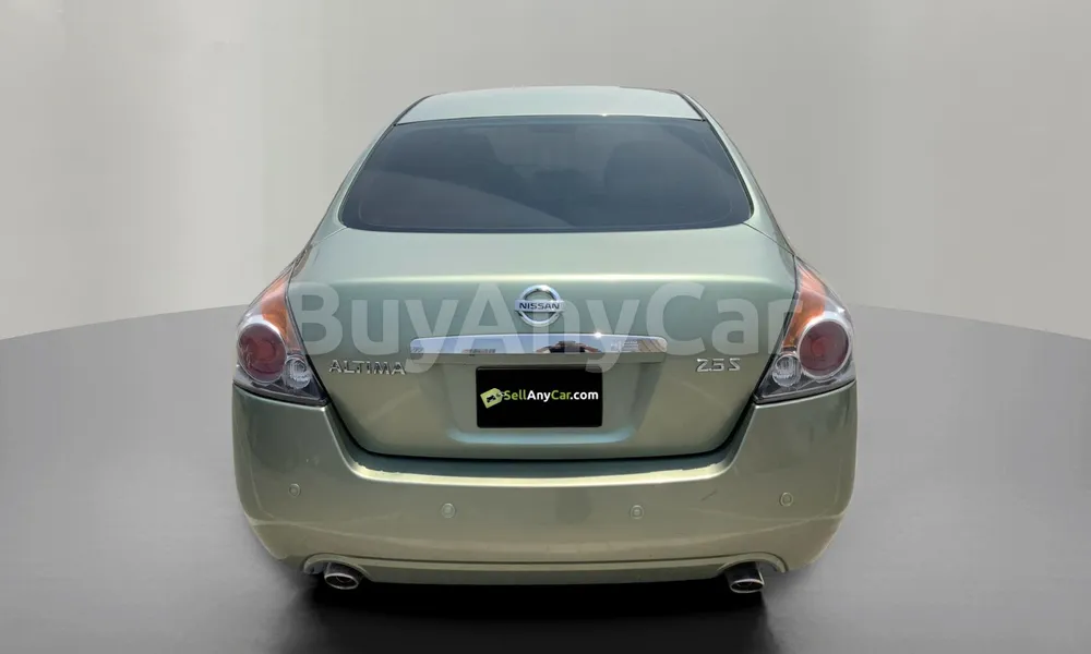 Vehicle photo 2
