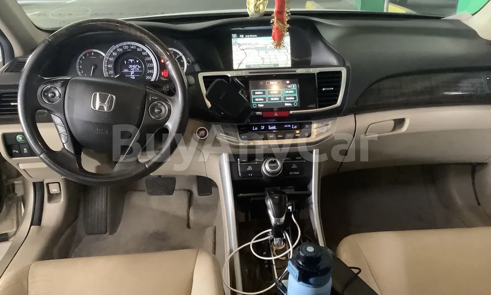 Vehicle photo 9