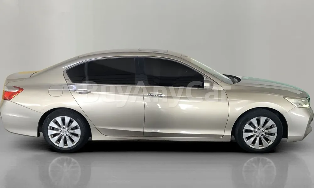 Vehicle photo 3