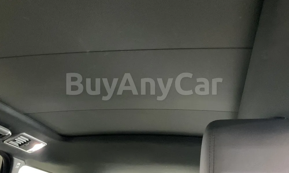 Vehicle photo 9