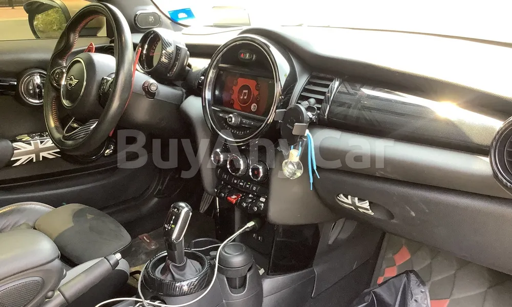 Vehicle photo 8