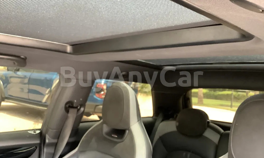 Vehicle photo 9