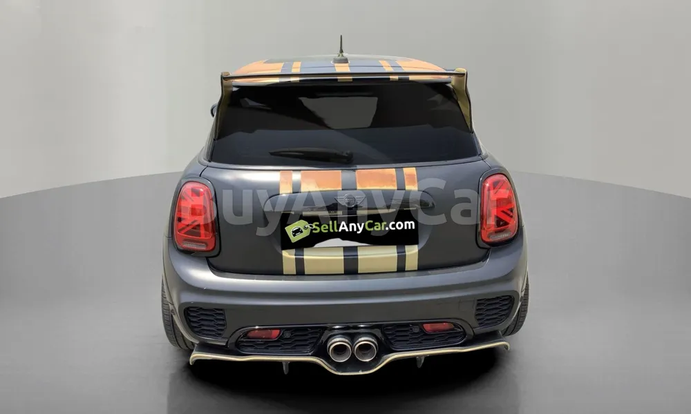 Vehicle photo 2