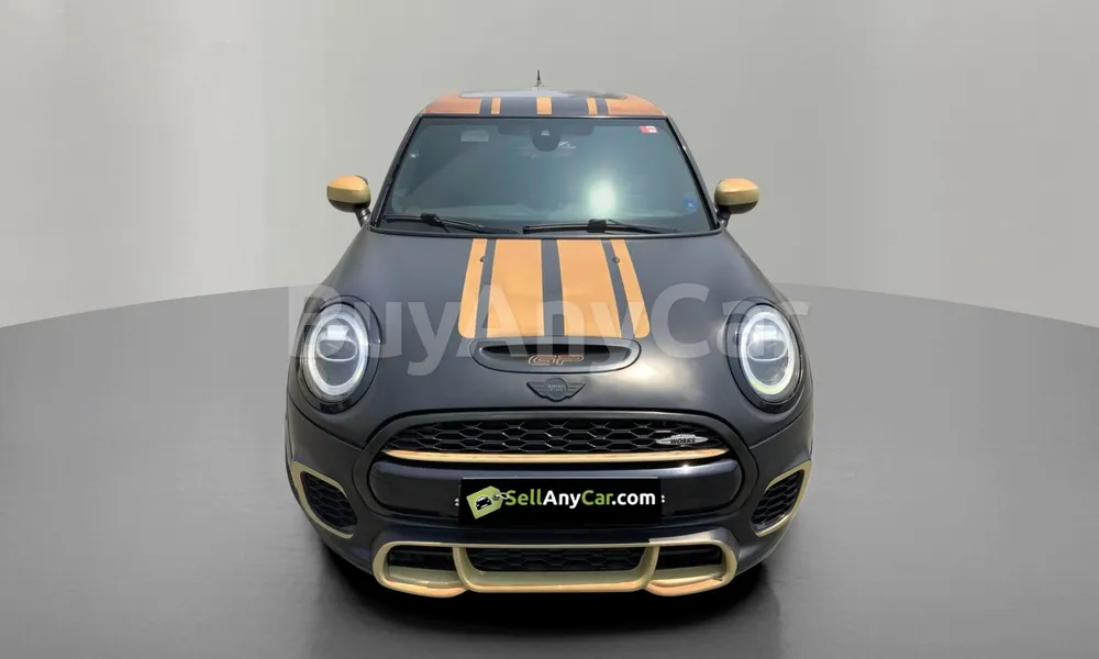 Vehicle photo 1