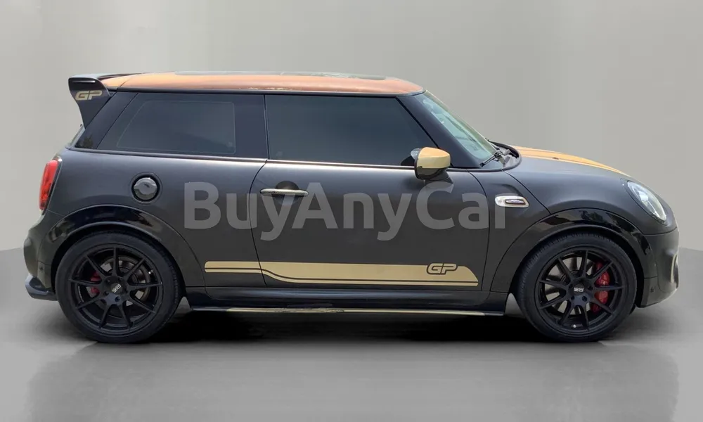 Vehicle photo 3