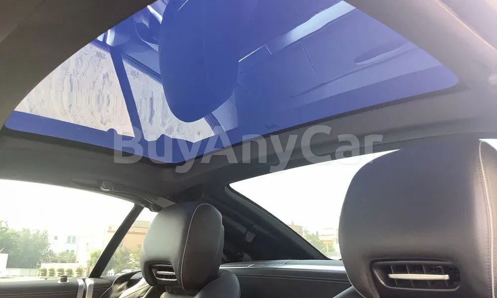 Vehicle photo 9