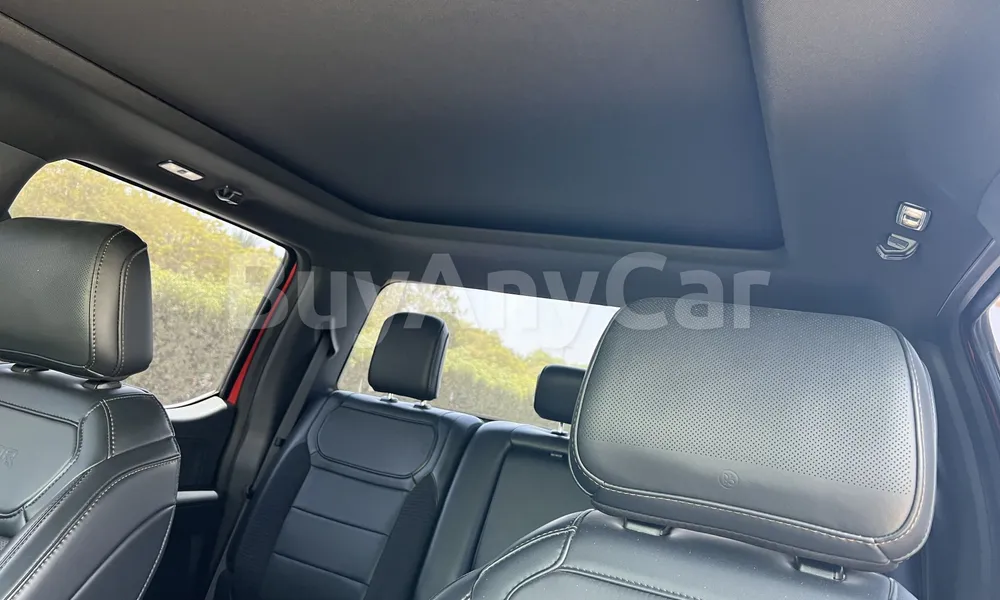 Vehicle photo 9