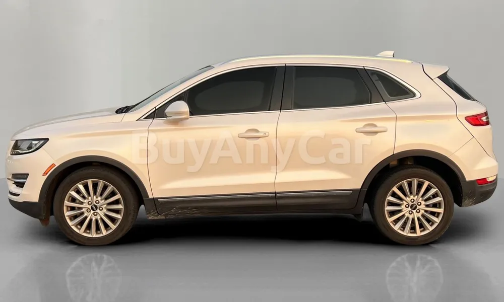 Vehicle photo 4