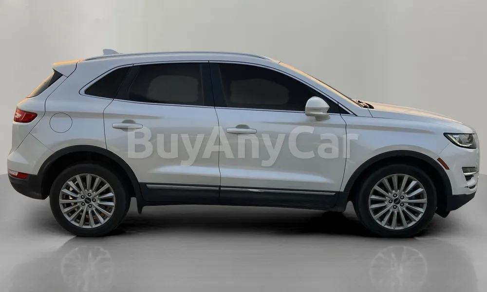Vehicle photo 3