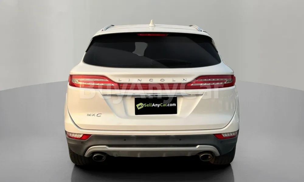Vehicle photo 2