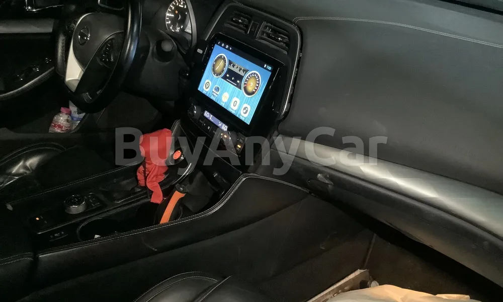 Vehicle photo 9